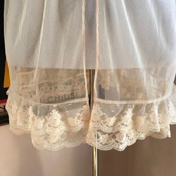 VICTORIA’S Secret: Very Sexy Cream Lace Chemise - Picture 7 of 8